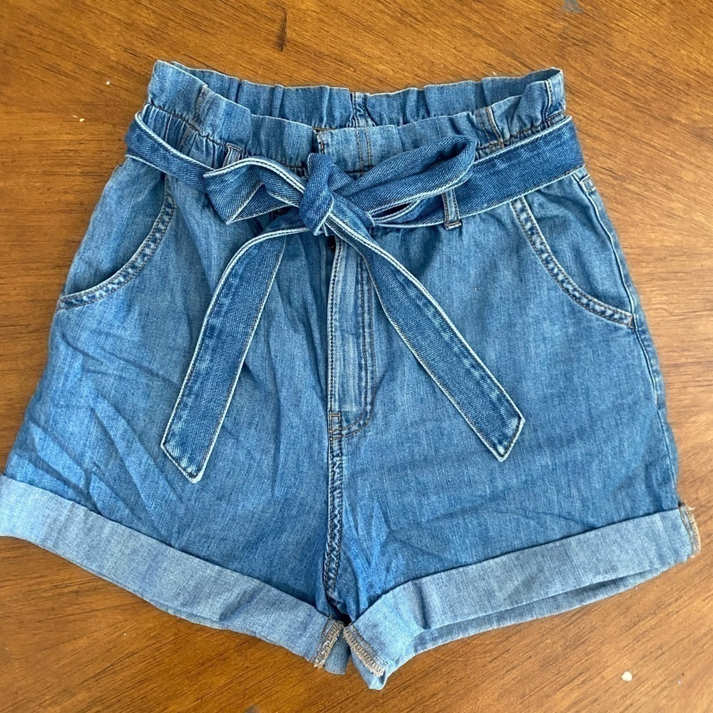 H&M Denim High Waist Paperbag Belted Women’s Shorts Size 2